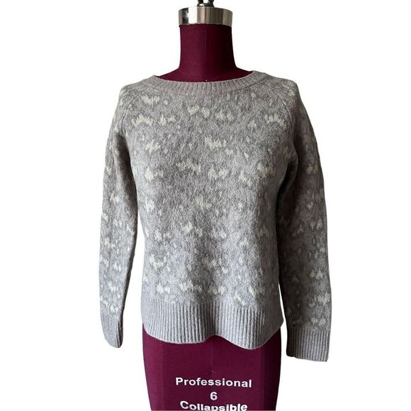 Athleta Hawthorn Textured Crew Sweater size Medium Merino Wool Blend Gray Cream - Picture 6 of 8